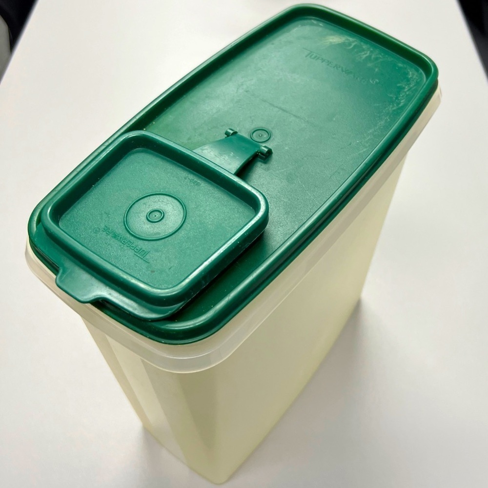 Vintage Tupperware Dry Goods Cereal Storage Container 1588-8 Flip Top 1590-7